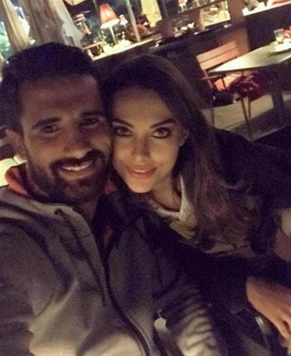 Oyuncu Tuvana Trkay, Fenerbaheli Alper Potuk&#8217;u, evinde bir erkek ve iki kzla parti yaparken yakalad iin terk ettii yazlmt.