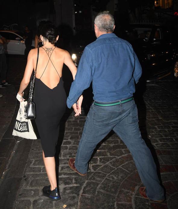 Ergl sevgilisi nl&#8217;nn elini smsk tutarak gazetecilerin karsna geti. Derin srt dekolteli, askl elbisesiyle dikkat eken Ergl, &#8220;Her ey yolunda m&#8221; sorusuna, glerek &#8220;Mutluyuz&#8221; demekle yetindi.