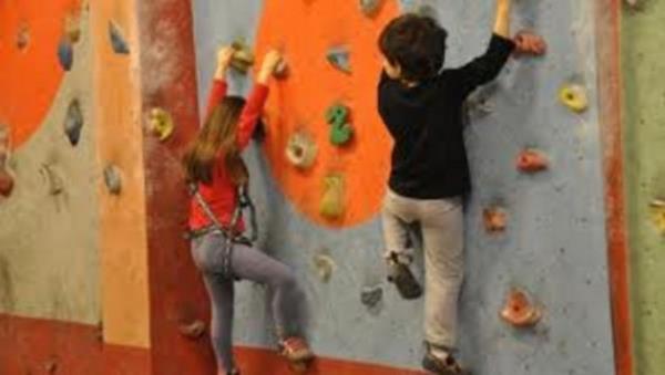 46. Kayalklara trmanmay denemek