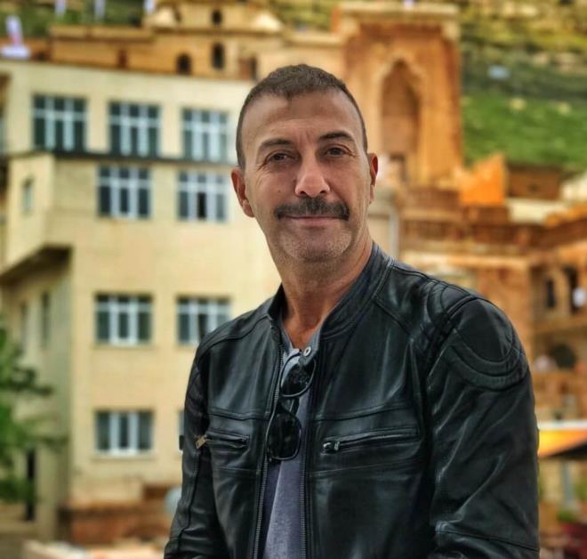 Koca Koca Yalanlar  <br>  Kanal D&#8217;nin Limon Filme hazrlatt yeni dizi. Daha nce ismi Kocamn Metresi olarak aklansa da isim deiikliine gitti ve Koca Koca Yalanlar olarak son halini ald.  Koca Koca Yalanlar dizisinde Emre Knay ve zge zberk barol olarak yer alacak.