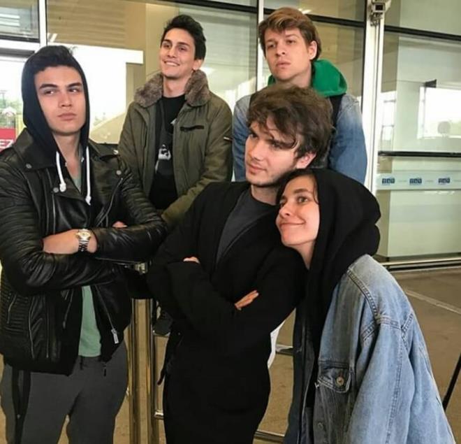 4N1k<br>    2018 yaz aynda balayacak hazrlklar yaklak 1 yldr devam eden ayn zamanda da sinema filmi ekilen Fox Tv&#8217;nin yeni dizisi. Barollerinde Gzde mutluer, Hasan Denizyaran, Burak Yrk, Sina zer, Buse Narc, Cemrehan Karaka , Berke Bk, Turan Cihan imek gibi gen isimler yer alacak.