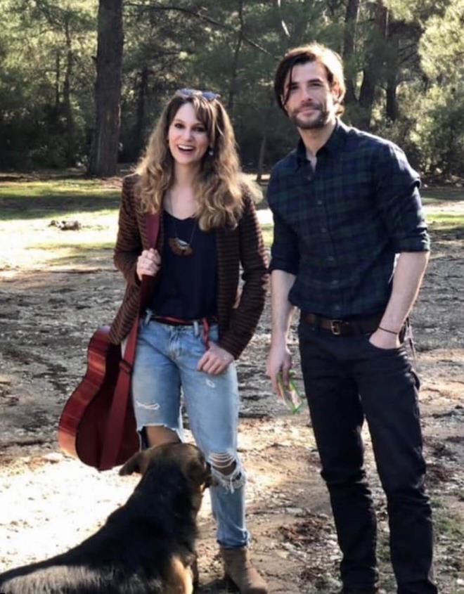 Glizar Dizisi<br>    Kanal D ekranlarnda O3 Medya&#8217;nn yapmcl ile izleyicisi karsna kacak olan Glizar dizisinde Farah Zeynep Abdullah ve Berk Cankat barol olarak yer alacak Glizar dizisini dier dizilerden farkl klan ise ynetmeni aan Irmak olacak olmas.