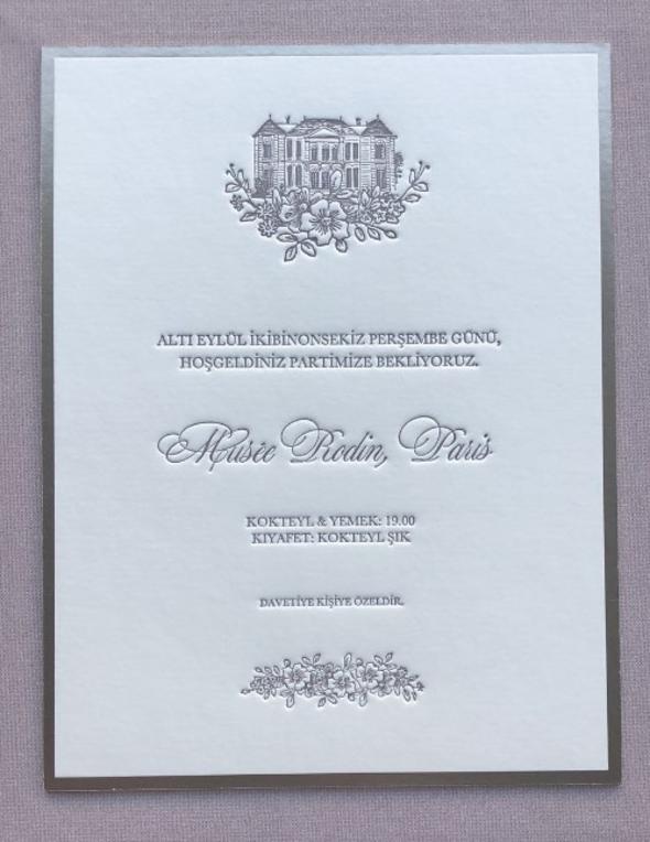 Yasemin Sengir ve Yaz Szmen, dn Trkiye Paris Bakonsolosluu&#8217;nda nikh masasna oturdu.