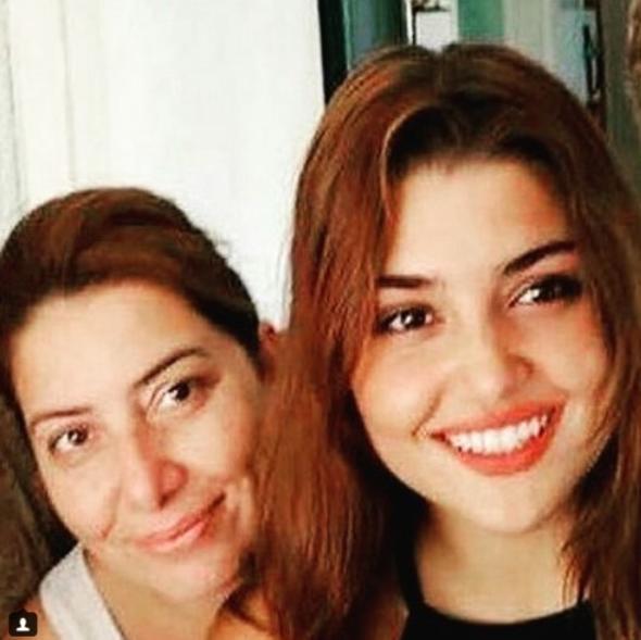 "ok gzel insanlar biriktirmiim, beni gerekten bilen tanyan dnda hi grmemi ama sevgisini hi esirgememi olanlarla hislerimi paylamak istedim... Desteiniz duanz, hassasiyetiniz benim iin ok kymetli..."