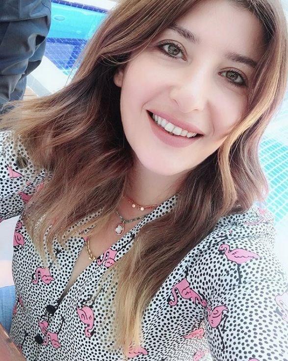 �ebnem Bozoklu -  En sevdi�im mevsim bahard�r. �lk ya da son farketmez. Bahar olsun yeter. �u insan�n g�z�ne giren g�ne�e bay�lanlar da biraz kenara �ekilsin. Ye�il ince ceketim ve beyaz tshirt�m de haz�r. Sabah ya�muru ve tatl� esinti de haz�rsa ba�l�yoruz