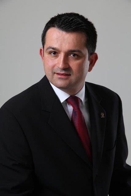 BEK�R PAKDEM�RL� TARIM VE ORMAN BAKANI Bilkent �niversitesi ��letme Fak�ltesini bitirdi.