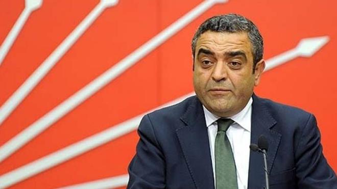 Sezgin Tanr�kulu-CHP-�stanbul �niversitesi Hukuk Fak�ltesini bitirdi.