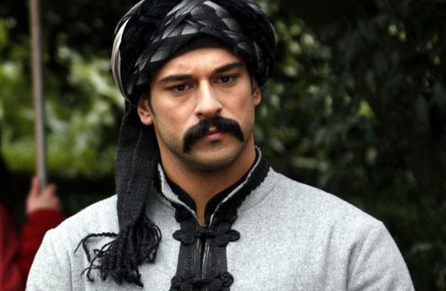 Ya ocak ay�na da yeti�mezse! O zaman da B ��kk� devreye giriyor. Dizi sezonu “Dirili� Ertu�rul”un son nefesine kadar g�t�r�p gelecek sene Osman Gazi fasl�na ba�layacak…