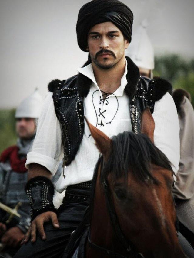 �ncelikle “Dirili� Ertu�rul” isim de�i�tirmeden ocak ay�na kadar kesintisiz devam edecek. Yani “Dirili� Osman Gazi” meselesi ocaktan �nce g�ndemde de�il.