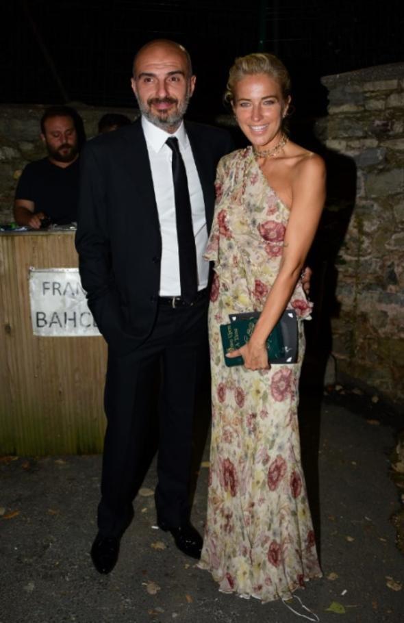 Burcu Esmersoy, d���ne e�i Berk Suyabatmaz ile birlikte kat�ld�.