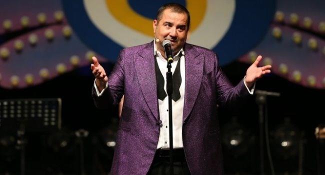 45 ya��ndaki komedyen Ata Demirer, 1991 y�l�na ait foto�raf�n� payla�t�.