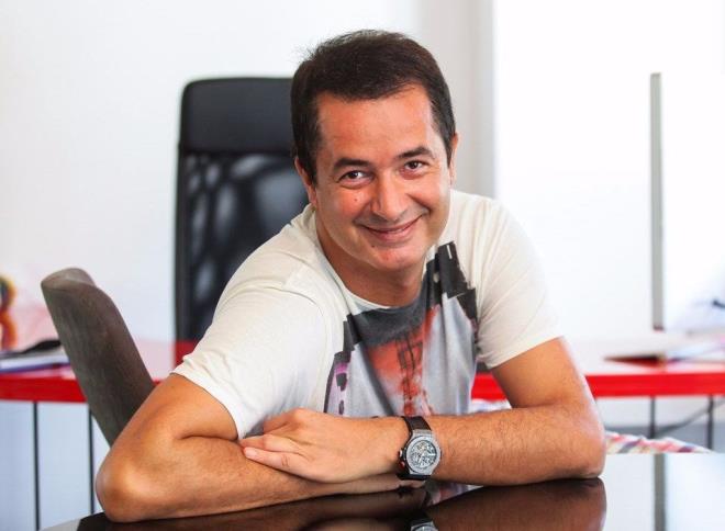 ACUN ILICALI    Acun Il�cal� �ocukken �ekilmi� bir foto�raf�n� Instagram hesab�ndan payla�t�.