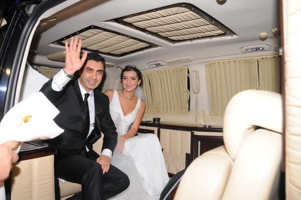 Oyuncu Necati amaz ile Nagehan amaz'n 6 yllk evliliinde ciddi bir krizin yaand iddia edilmiti. Ayrlk haberleri karsnda sessizliini bozan Necati amaz; &#8220;ddialar asla gerei yanstmyor. Dizi ncesi bu tr karalayc haberlerin kmas manidar&#8221; aklamasn yapmt.