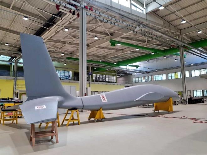 nsansz hava aralarn da teslim ettiimizde i bitmiyor. Eitimlerini de biz veriyoruz. Benim  senem ekiple beraber Gneydou da geti. Afrin operasyonunda da ok zel teknolojilerle HAlarmz donatld.