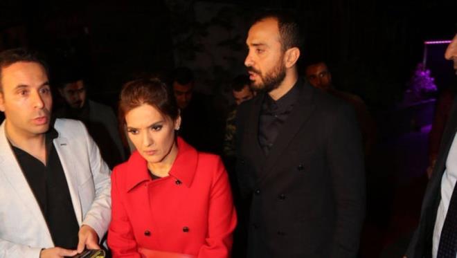 Tm bu yaananlarn ardndan Demet Akaln, Okan Kurt'tan boanma karar ald. iftin davas bugn grlecek. Akaln, Okan Kurt'u Instagram hesabndan da takipten kard.