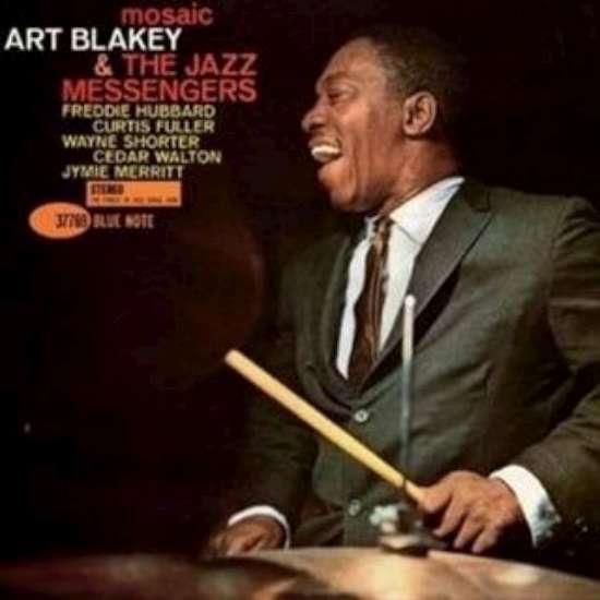 Art Blakey - Caz mzisyeni Ahmadiyya Mslman Dernei ile tantktan sonra adn Abdullah Ibn Buhaina olarak deitirdi ve mslman oldu.