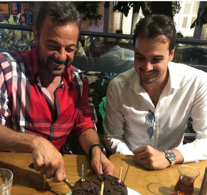 Sibel Turnagl de olu Sadri Alk'n ekrandaki ilk oyunculuk tecrbesini grdkten sonra "Canm olum, yle gzel tebrikler alyoruz ki, yine gururlandrdn bizi, hep mutluluk gzyalar hediye ettin. Sen de hep baarlarnn, hayatn gzel dllerinin mutluluuyla yaa" yorumunu yazd.