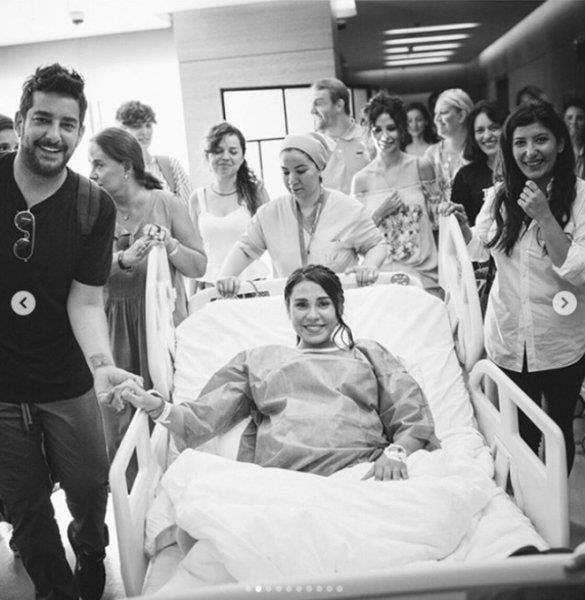 Getiimiz gnlere anne olan kran Oval, doum yapt gnden fotoraflarn paylat.