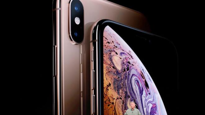 iPHONE XS VE iPHONE XS MAX'N FYATLARI CEPLER FENA YAKACAK    iPhone XS'nin fiyat 999 dolardan balyor. XS Max'n balang fiyat ise 1.099 dolar. Trkiye k tarihi ve fiyatlar ise henz aklanmad.