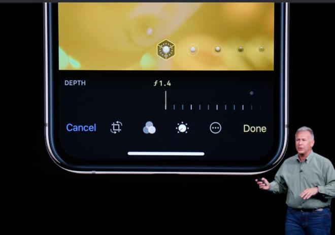 Maksimum depolama alan seenei 512 GB&#8216;a karlan ve IP68 sertifikas sayesinde suya ve toza kar dayankl olan akll telefon, daha nce belirttiimiz gibi uzay girisi, gm ve altn olmak zere  farkl renk seenei ile geliyor.    iPhone Xs ve Xs Plus modelleri 4 GB RAM ile gelmesi bekleniyor. 64 / 256 ve 512 GB&#8216;lk dahili hafza seenekleri sunuluyor.