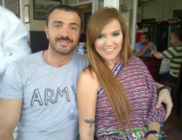 Bu arada boanma kararnn detaylar da su yzne kmaya balad. iftin iddia edildii gibi buna nceden karar vermedii, ayrla Kurt&#8217;un borlarndan dolay eve haciz gelmesinin sebep olduu ortaya kt.