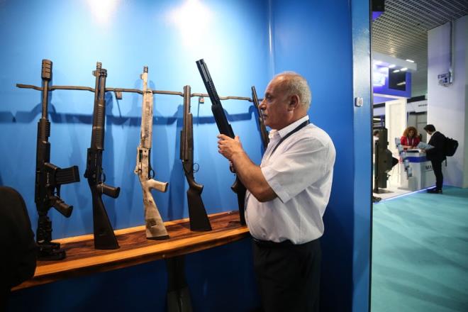 Dnyann en hafif ve younluu en dk kat cismi olan aerojelin yzde 99,8&#8217;i havadan oluuyor ve bin 300 derece sya kadar dayanabiliyor.