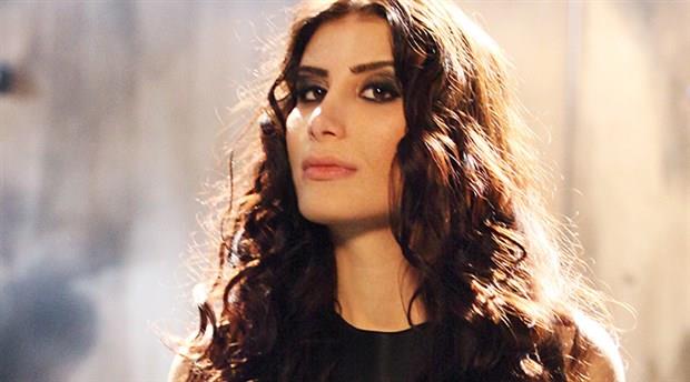 Sosyal medyay aktif kullanan nllerden biri olan rem Derici, ilgin bir aklamaya da imza att: "Her eyi siliyorum. Telefondan, bilgisayardan ne var ne yok siliyorum.