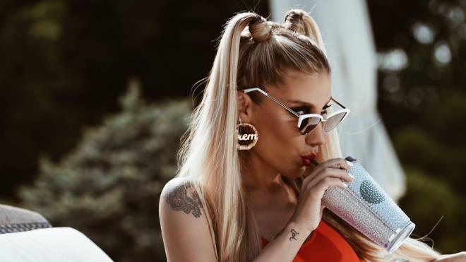 .31 yandaym. Zeki beri kadnm. Hayatta mutlu olacak eyler bulurdum. Ama bir ey oldu. Mutlu olamyorum bir trl. Gidip bir uzmanla greyim dedim.