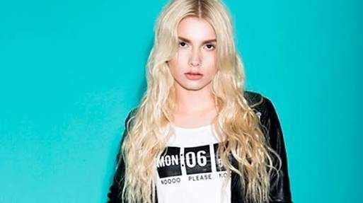 "ok akllca bir ey yapm Emrah. ark kmadan birka hafta nce paylamtm. Kamyon arkas szlere takmtm kafay. Instagram&#8217;dan hikayelerde kamyon arkas szlerini yaynladm. Hatta hala duruyor. Bakabilirler. Sonra Aleyna - Emrah arks kt.&#8221;