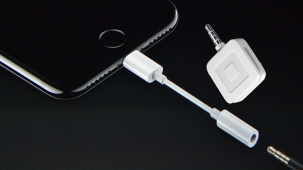 iPhone X'ten farkl olarak dn akam tantlan iPhone XS ve iPhone XS Max'lerin iinden artk kulaklk dntrc kmayacak. Yani gerektiinde parasn verip ayrca satn almanz gerekecek!