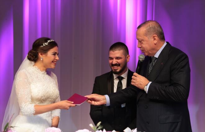 iftin nikah ahitliini, Bakan Erdoan ve ei Emine Erdoan ile TBMM Bakan Binali Yldrm ve ei Semiha Yldrm yapt.