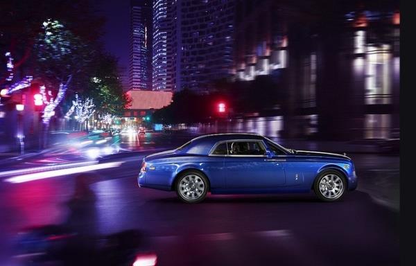 Araba Markalarnn lkeleri Hayatmzn vazgeilmesi olan arabalar acaba hangi lkeler retmektedir? Her gn etrafmzda akp giden trafikte onlarca araba-otomobil markas grrz. Ama bunlarn hepsi farkl farkl lkelere aittir. Sanayi geliimini tamamlayan, dnyann nemli btn byk devletlerinin kendilerine ait mutlaka byle bir firmas var. te her gn grdmz, kullandmz araba firmalarnn, dnyann en nemli markalarnn ait olduu lkeler...