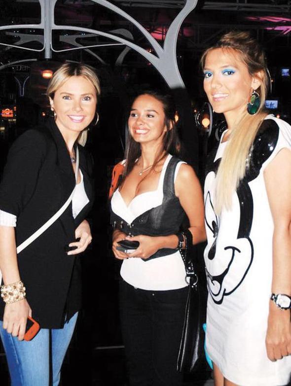 Srpriz boanmayla ilgili konuan Erken, &#8220;ok zldm ayrlmasna. Bu konuyla alakal grmedim kendisiyle. Bizim programda ilk bu haberler kt. Kendisi kzd galiba bana, beni dman ilan etti. Benim her zaman arkadamdr." dedi.