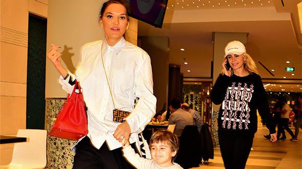 Akaln&#8217;n Esra Erol da dahil bir ok nl ismi takipten karmasyla alakal olarak ise "Bir tek beni karmad daha. Bir sebebi vardr elbet. Boanmann formalite olduunu sanmyorum. Ortada ocuk var. Ar bir travma, ocua yaatmak istemez." yorumunu yapt.