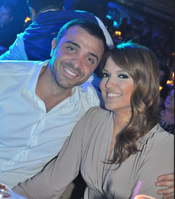 Hani bu szler zerine &#8220;Ne grgsz&#8221; diye sataacak olan biri bile susuyor, onu yle kabul edip seviyordu.