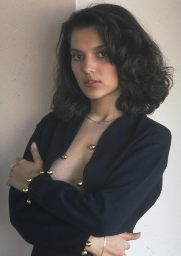 Misal: Mankenlikle yetinip o meslekte kalmaya devam edebilirdi. &#8220;ark da syleyeyim&#8221; dedi ve bir anda o yola ba koydu.