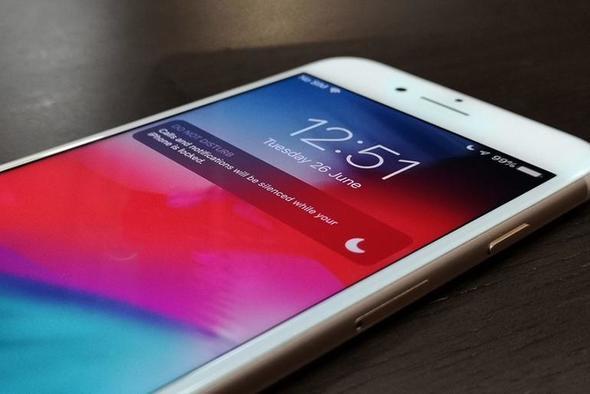 Fotoraflar uygulamasna gelen &#8216;Senin in&#8217; zellii, gemi yllarda iinde bulunduunuz gnde ekilen fotoraflar gsteriyor ve baz fotoraflarnz iin Apple efekt nerilerinde bulunuyor.