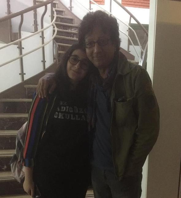 Sheyl Uygur    Gnaydn. Akm Ayem le okulun ilk gn, mutluyuz.