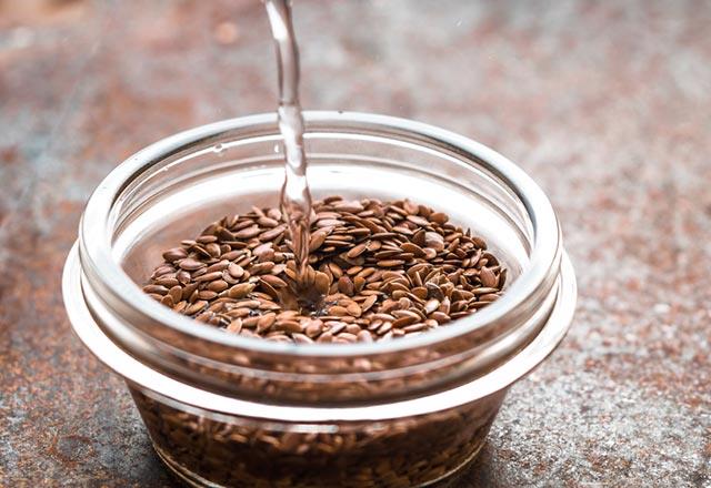 Malzemeler: - 1 bardak su - 1 orba ka keten tohumu