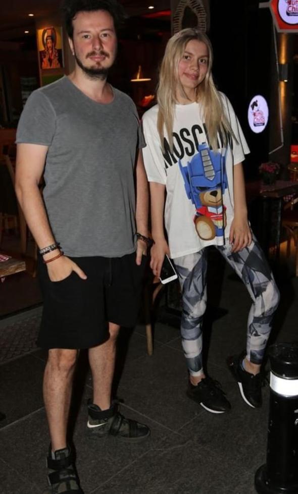 - Bir daha can yakma Emrah Karaduman    <br>- Bir teekkr de ok grme Emrah Karaduman<br>    - Gn gelir barrz konuuruz ama bu zehiri atma zorunluluum vard. Emrah Karaduman, sayn yol arkadam!