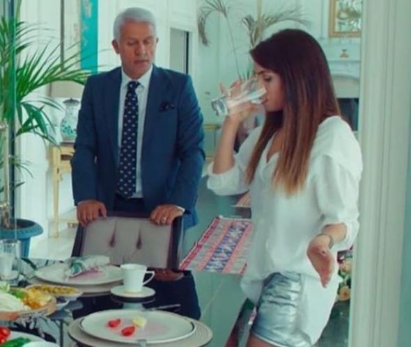 Eskiden herkes ayn karavan paylard. imdi Talat Bulut&#8217;a zel karavan getirildi.