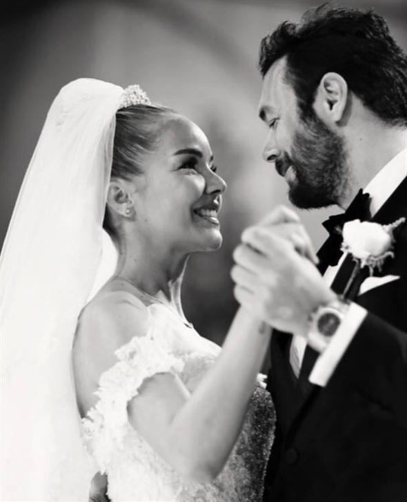 Beyaz TV'de yaynlanan Sylemezsem Olmaz programnda 29 Austos'ta evlenen nl arkc Beng ile Selim Selimolu'nun boanaca iddia edildi. Hemen canl yayna balanan Beng bu artan iddiay yalanlad.