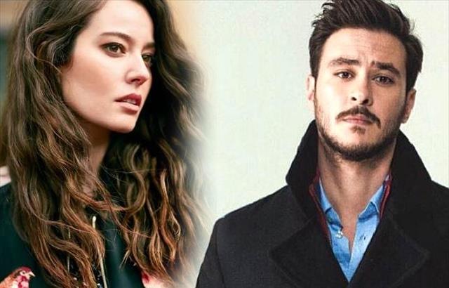 "AYRILIK YOK"  Pelin Akil, geen gn bir kafede kavga ettikleri ynndeki haberlerden sonra eini askere uurlarken ekilen fotorafn paylat