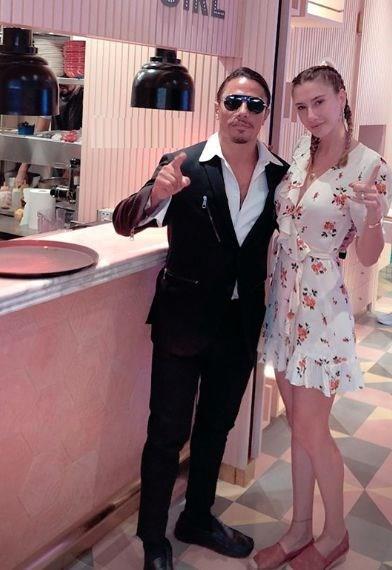 Suba, Trkiye'nin en ok Instagram takipisine sahip olan isimlerden Nusret Gke ile bir fotorafn da yaynlad.