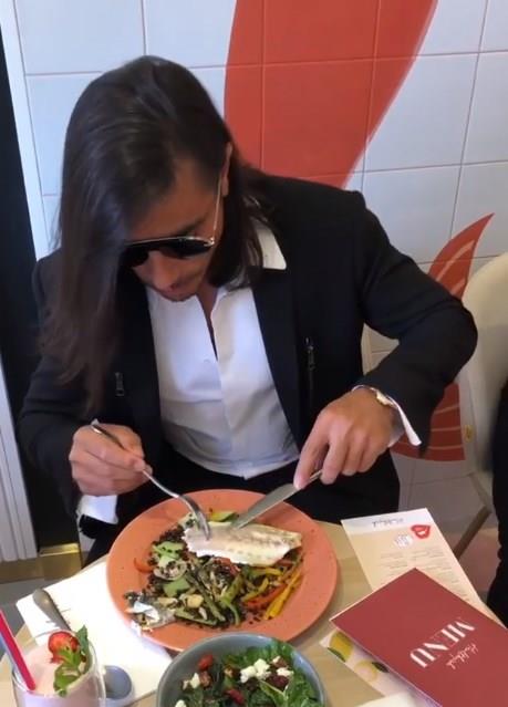 Et restoranlarn Avrupa'da da amaya devam eden Nusret balk ziyafeti yapt.