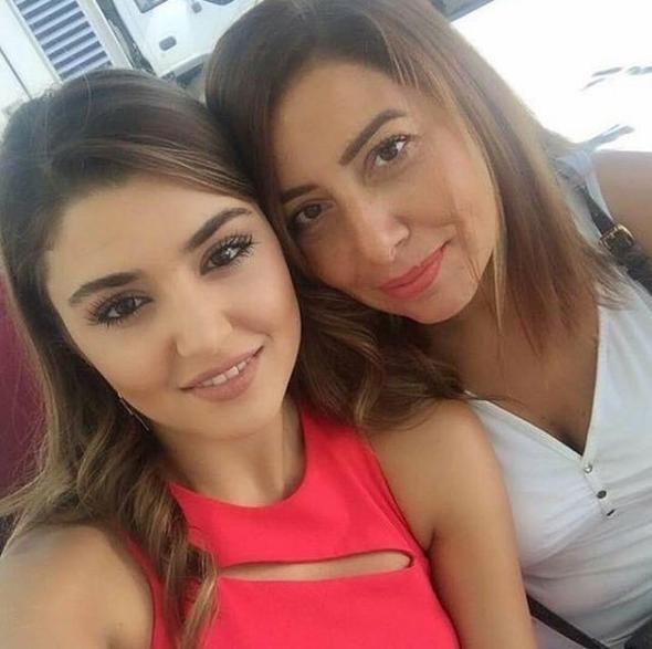 ok anlalr ve insani bir durum...Ama ortada gerek bir sevgi olsa insan annem mi, sevgilim mi ikilemi arasnda kalr myd?