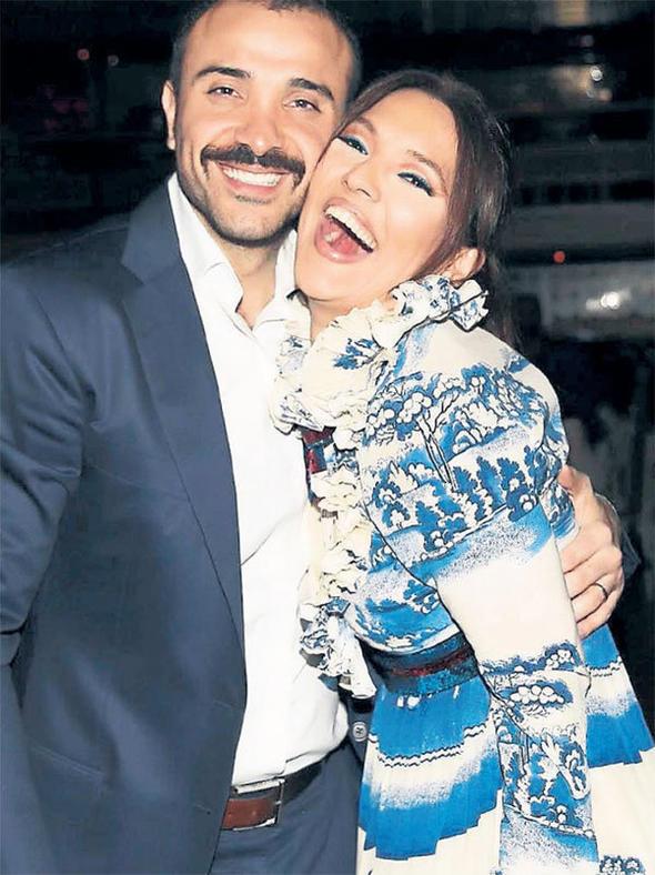 Yaanan tatsz olay sonras evini deitirmeye karar veren popu, Anadolu Yakas&#8217;ndan kendisine yeni bir ev arayna girdi.