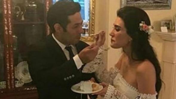 Aralarnda uzak ya da yakn hibir evlilik ba bulunmayan Mert Frat ve dil Frat ayn soyadn tayor.