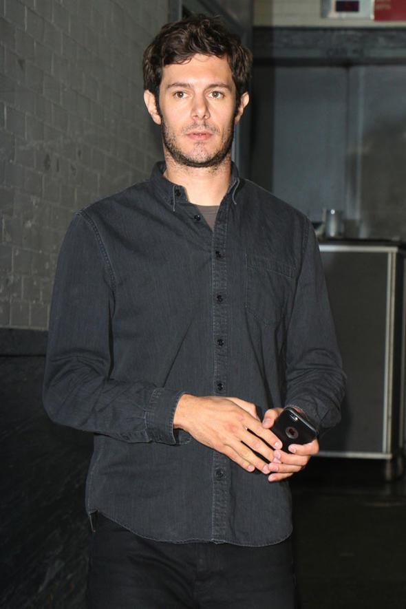 Ama, Adrien ve Adam Brody akraba deiller.