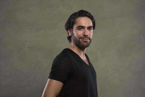 Kadir Doulu, gsteri dnyasnda adn duyurduu ilk yllarda birok kii tarafndan Kenan ve Ozan Doulu'nun akrabas sanlm olabilir.